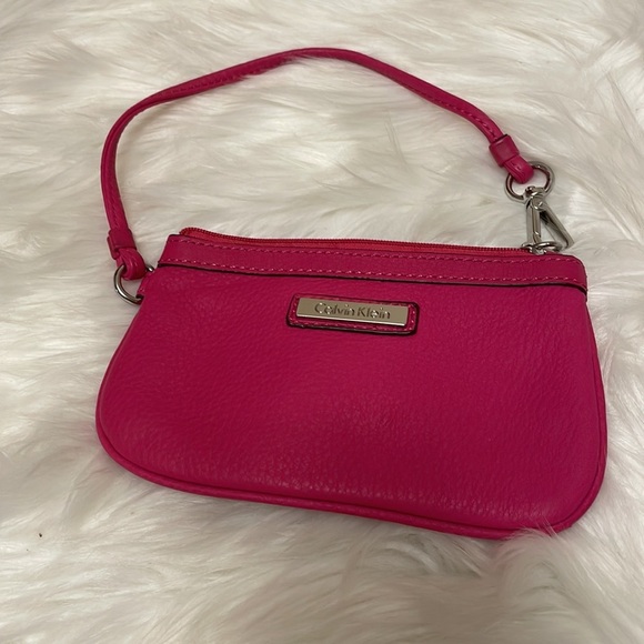 NWOT Hot Pink Calvin Klein Leather Wristlet D1 - Picture 7 of 7